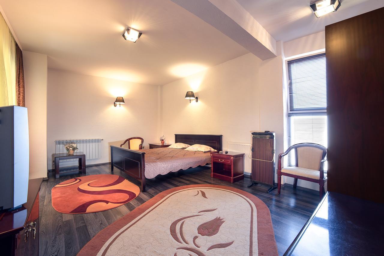 Casa Octavian Ξενοδοχείο Sucevita Εξωτερικό φωτογραφία